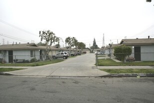 9226 Cedar St in Bellflower, CA - Building Photo