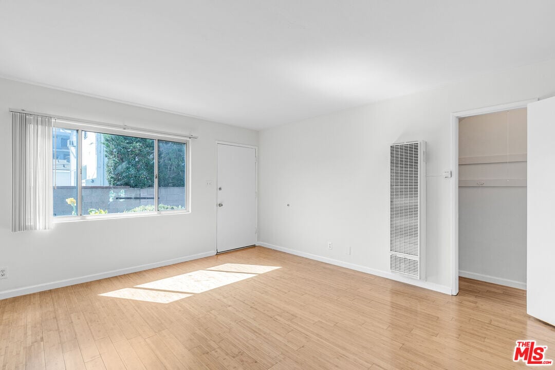 11826 Washington Pl in Los Angeles, CA - Building Photo
