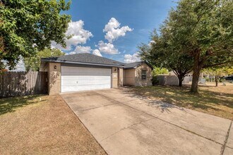 1204 Delia Chappa Ln in Hutto, TX - Building Photo - Building Photo