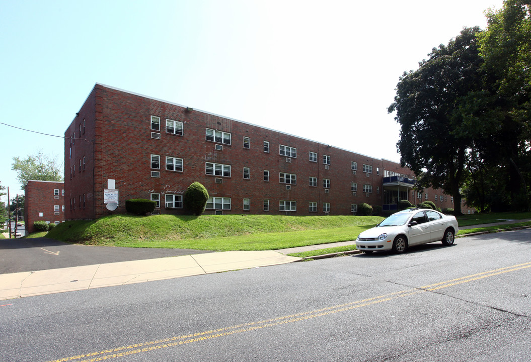 Winmont Apartments in Philadelphia, PA - Building Photo