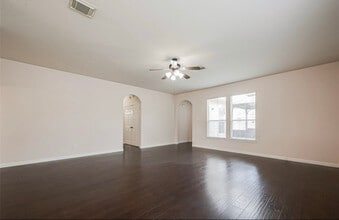 7411 Jacobs Well Dr in Richmond, TX - Foto de edificio - Building Photo