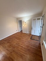 215 Derhake Rd in Florissant, MO - Building Photo