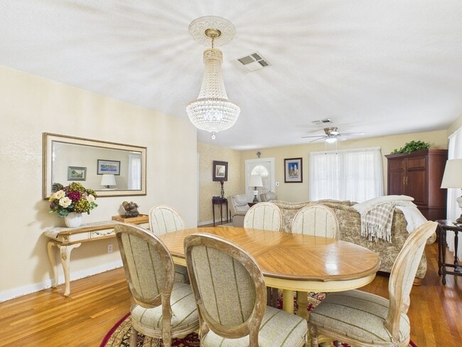 206 N Edison St in Fredericksburg, TX - Building Photo - Building Photo