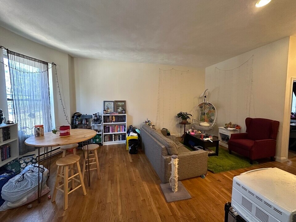 669 Massachusetts Ave, Unit 1 in Boston, MA - Building Photo