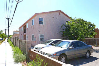 302 Princeton Dr SE in Albuquerque, NM - Building Photo - Building Photo