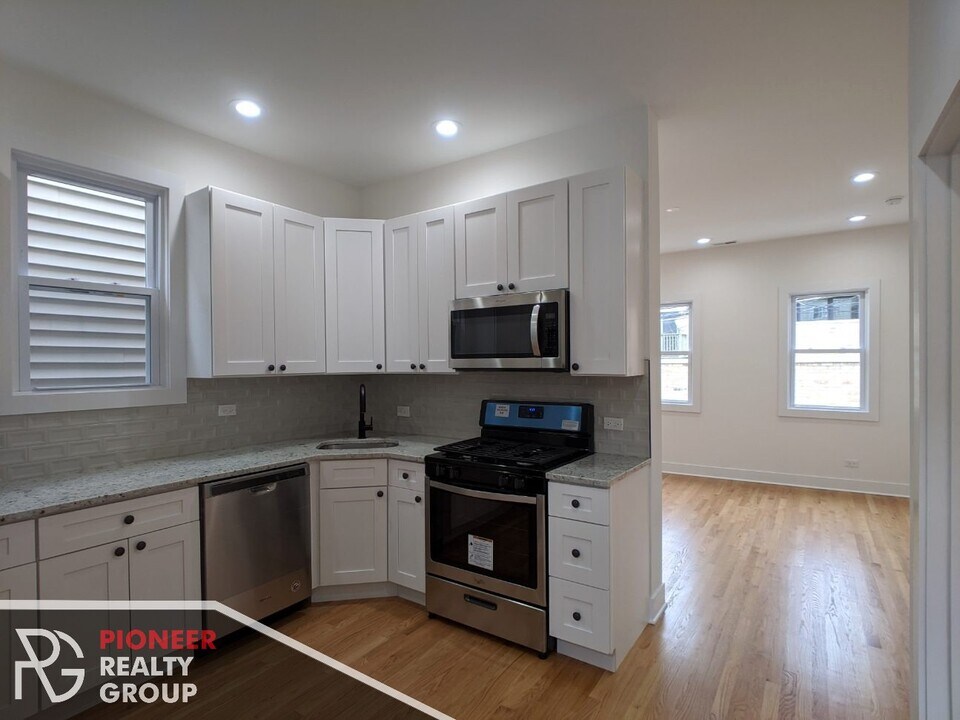 3637 N Paulina St, Unit CH2 in Chicago, IL - Building Photo