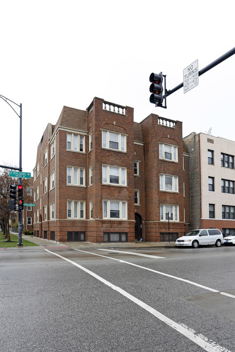 4200-4201 N Pulaski Rd in Chicago, IL - Building Photo