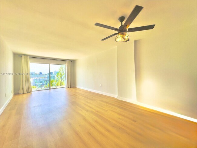 2233 Calais Dr in Miami Beach, FL - Building Photo - Building Photo