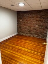 2020 Massachusetts Ave, Unit 2 in Cambridge, MA - Foto de edificio - Building Photo