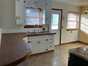 714 S 6th St in Clinton, OK - Building Photo - Building Photo