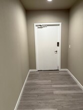 24500 Russell Rd in Kent, WA - Building Photo - Building Photo