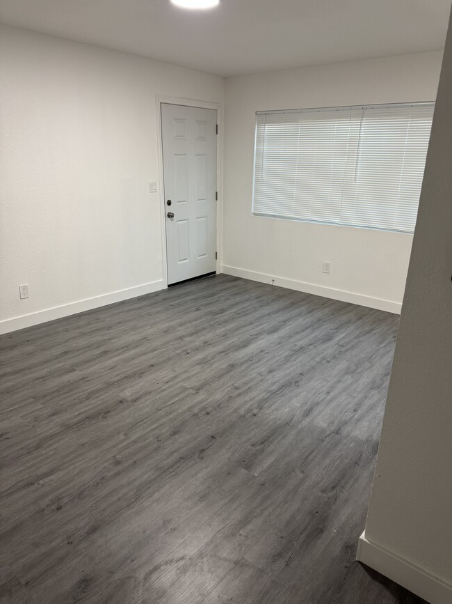 583 W 16th St in San Pedro, CA - Foto de edificio - Building Photo