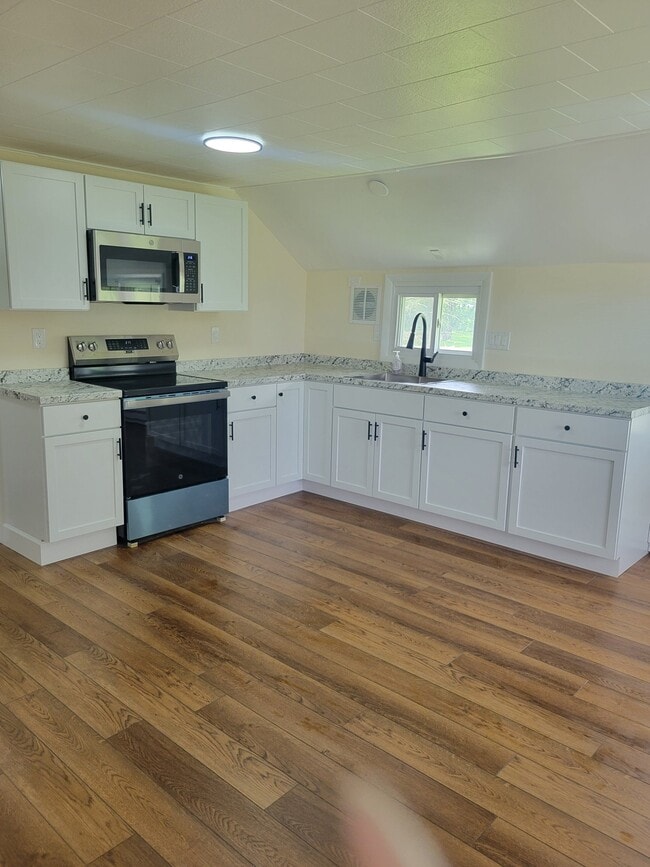 7574 Lakeport Rd, Unit 4