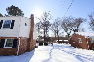 6521 Parliament Rd in Richmond, VA - Foto de edificio - Building Photo