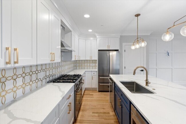 30 Dighton St, Unit 1 in Boston, MA - Foto de edificio - Building Photo