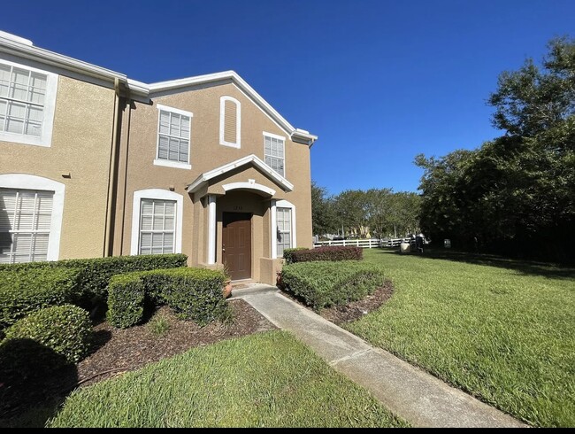 1255 Charlesworth Dr in Zephyrhills, FL - Building Photo - Building Photo