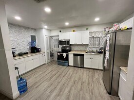 220 N 66th Ave in Hollywood, FL - Building Photo