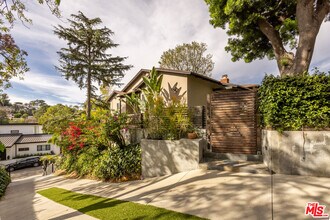 3424 Primera Ave in Los Angeles, CA - Building Photo - Building Photo