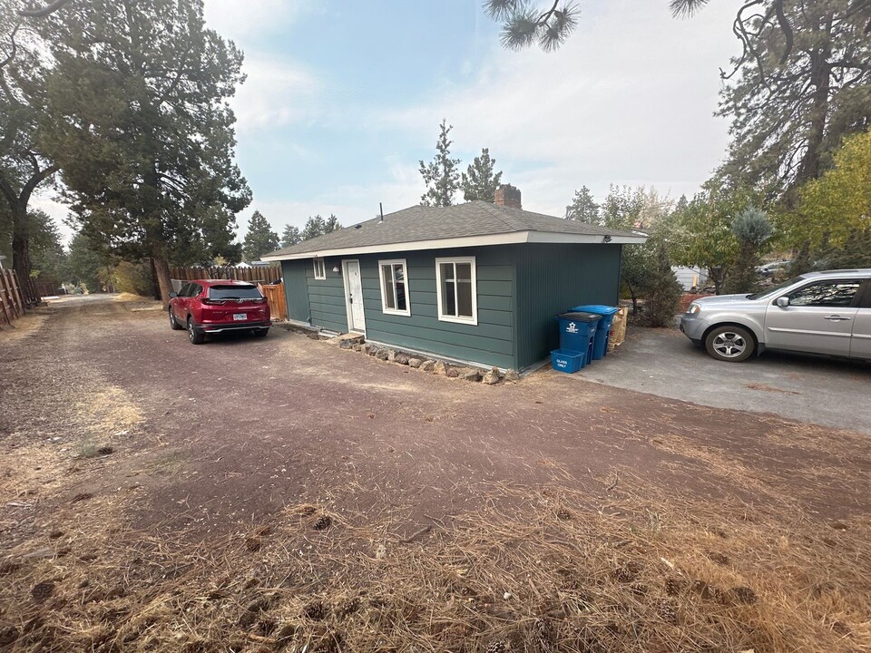 1839 NE 8th St in Bend, OR - Foto de edificio