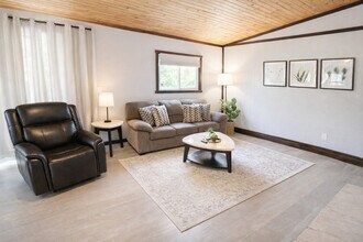 14926 E 10 Mile Rd in Warren, MI - Building Photo - Building Photo