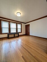 211 E Passaic Ave in Bloomfield, NJ - Foto de edificio - Building Photo