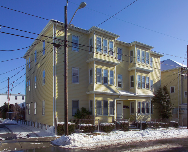 215 Davis St in Fall River, MA - Building Photo - Building Photo