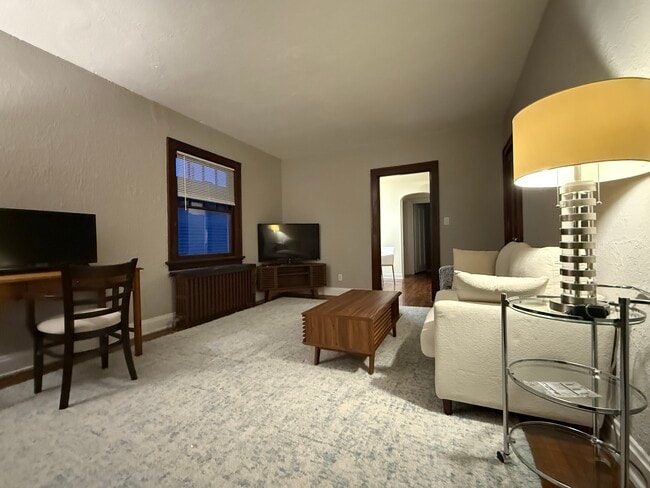 6322 Hamilton Ave, Unit Apt 3 in Cincinnati, OH - Building Photo - Building Photo