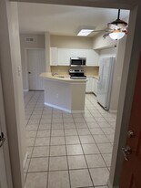 11400 Ocean Walk Ln, Unit 5-214 in Ft. Myers, FL - Building Photo