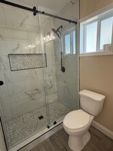 10105 1/2 Laurel Canyon Blvd, Unit 10105 1.5 in Los Angeles, CA - Foto de edificio - Building Photo