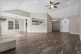 2847 Red Oak Dr in Grand Prairie, TX - Building Photo - Building Photo