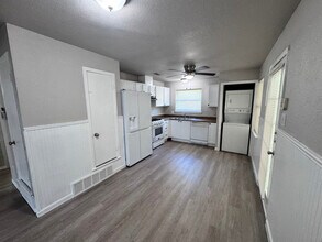 1222 SW 5th St in Grand Prairie, TX - Building Photo - Building Photo