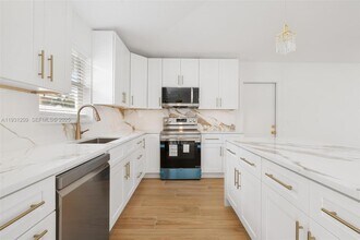 102 SW 13th Ave in Delray Beach, FL - Building Photo - Building Photo