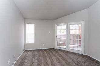 The Retreat @ 3737 in Dallas, TX - Foto de edificio - Interior Photo