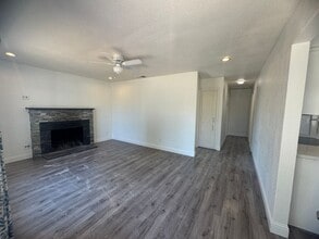 2331 Mangrum Ave in Sacramento, CA - Building Photo - Building Photo