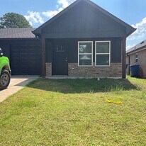 104 Chloe Dr in Mineola, TX - Building Photo