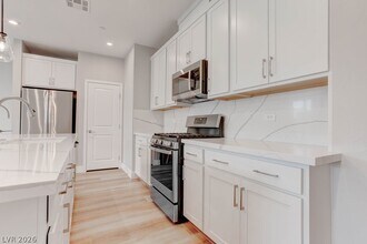 646 Infinity Rdg St in Las Vegas, NV - Building Photo - Building Photo