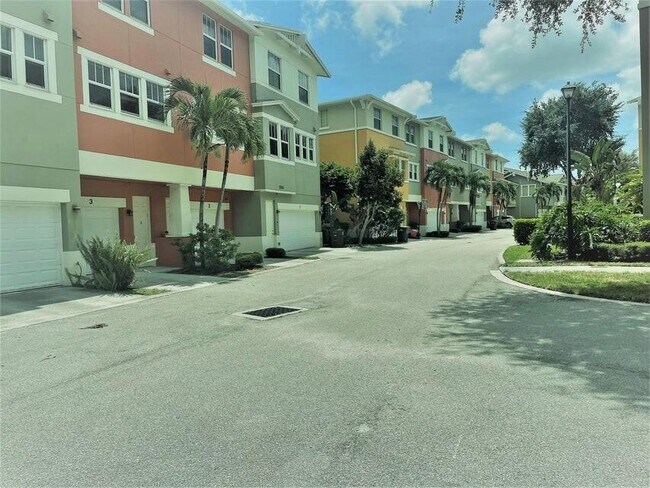 590 Amador Ln in West Palm Beach, FL - Building Photo - Building Photo