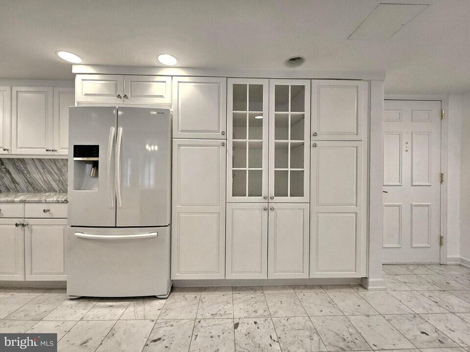 1080 Wisconsin Ave NW in Washington, DC - Building Photo
