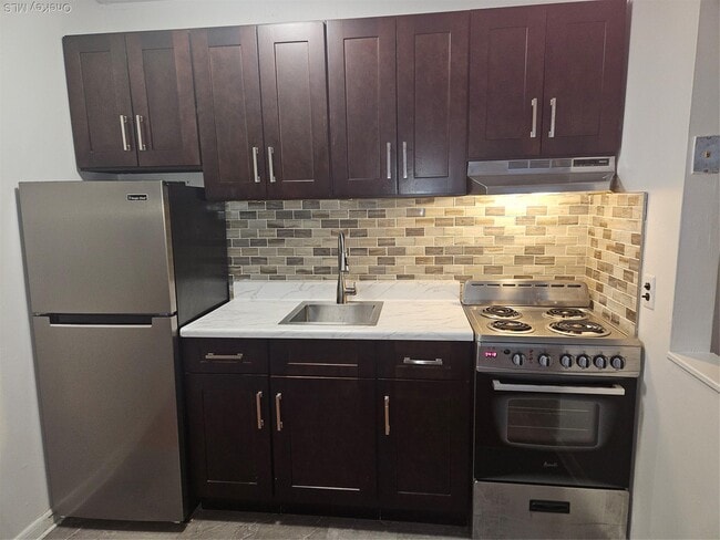 108-110 Orinoco Dr in Brightwaters, NY - Building Photo - Building Photo