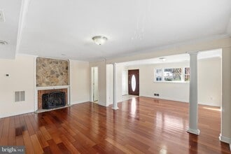 5205 Brookeway Dr in Bethesda, MD - Building Photo - Building Photo