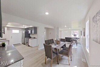 695 Livernois St in Ferndale, MI - Foto de edificio - Building Photo