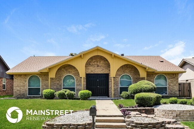 1816 Christopher Dr