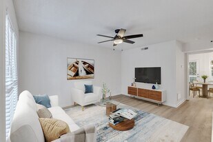 106 N Franklin St in Wake Forest, NC - Building Photo