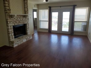 1256 Cougar Dr in Canyon Lake, TX - Foto de edificio - Building Photo