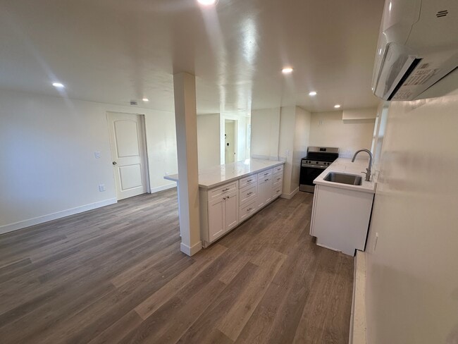 3447 Caspian Ave, Unit .5 in Long Beach, CA - Foto de edificio - Building Photo