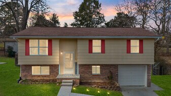815 Lake Glen Ln, Unit Large, Studio basement in Knoxville, TN - Building Photo