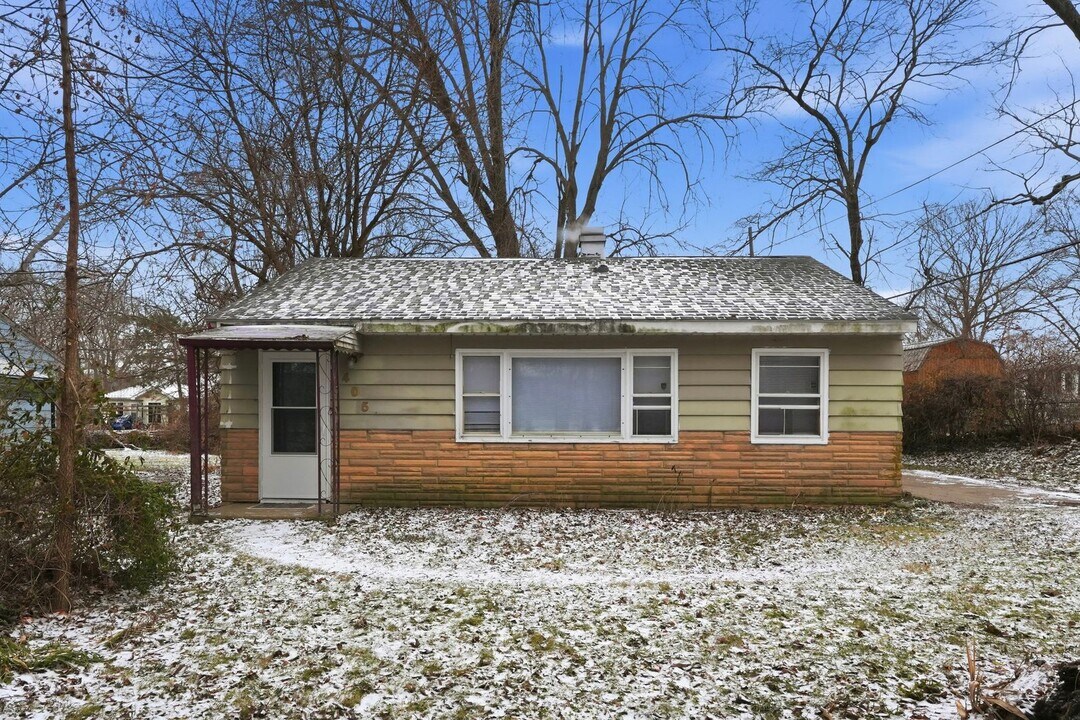 405 Pursley Dr in Fort Wayne, IN - Building Photo