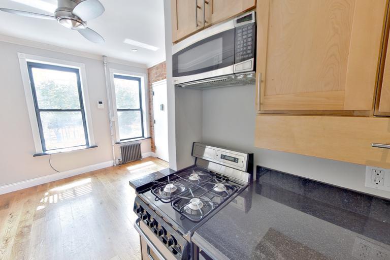 179 Essex St in New York, NY - Building Photo