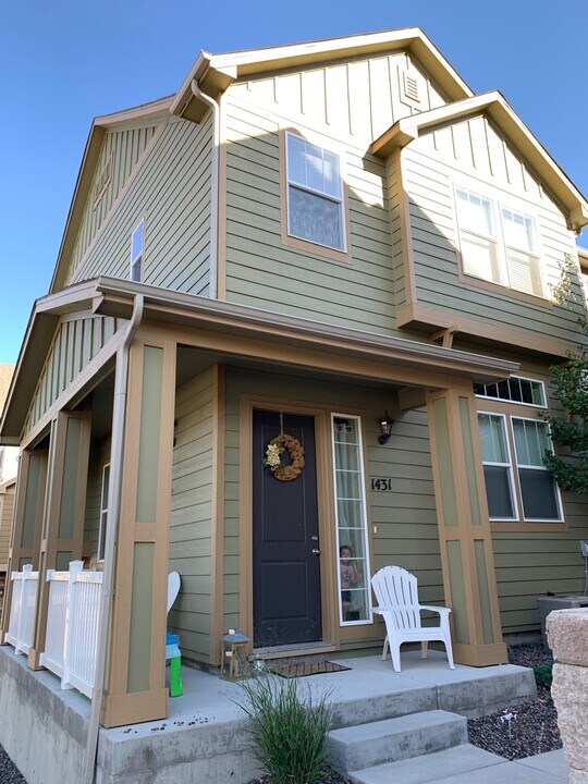 1431 Rinker Way in Castle Rock, CO - Foto de edificio
