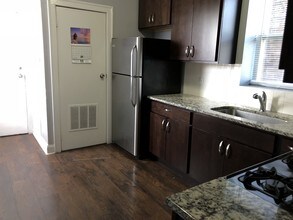 4876 W Armitage Ave-Unit -3R in Chicago, IL - Foto de edificio - Building Photo